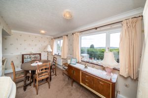 LOUNGE/DINER- click for photo gallery